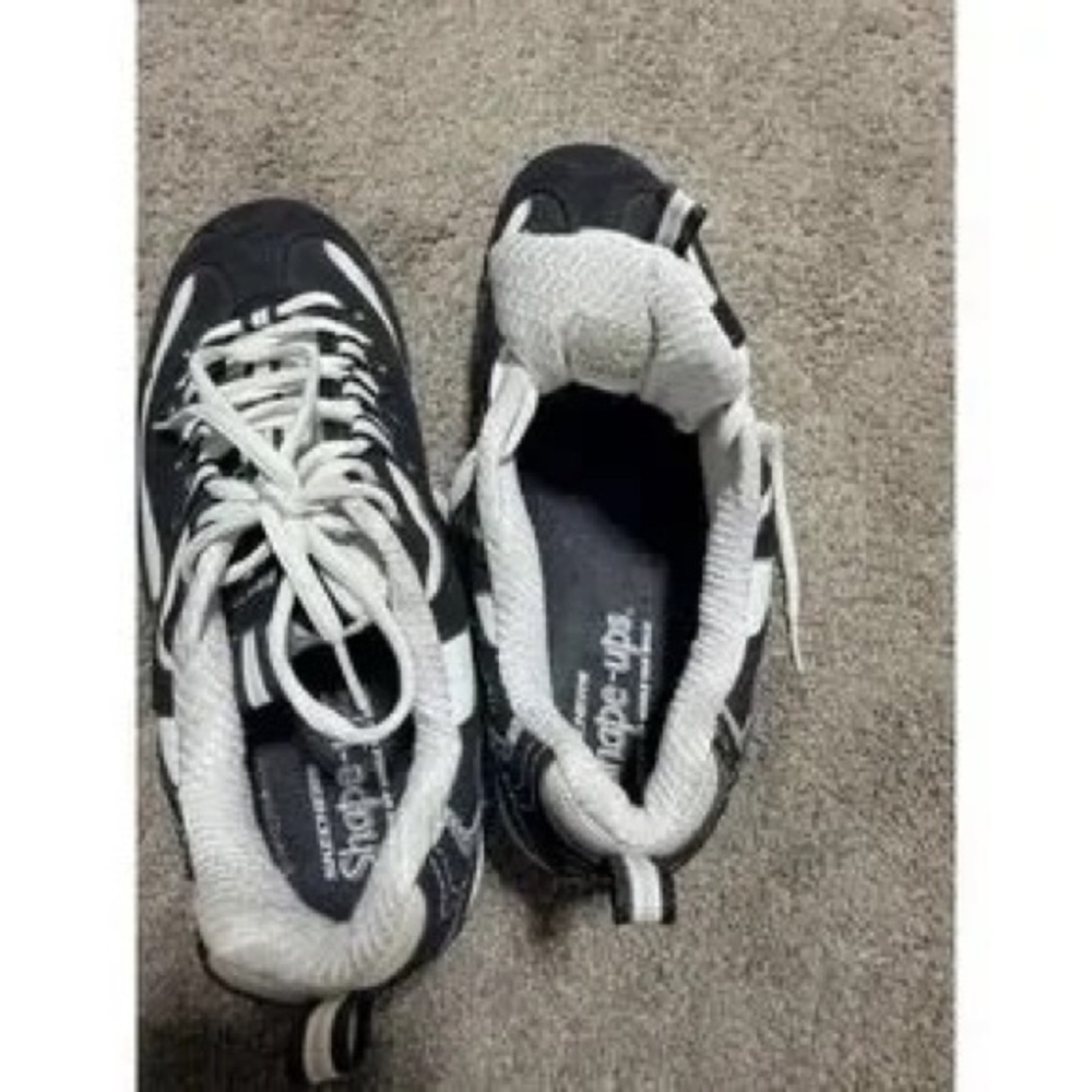 Men's Athletic Lace-Up Sneakers in Black and White - Picture 9 of 10